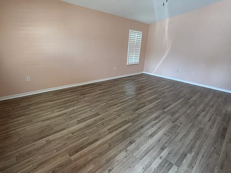 4888 NE 122nd Ave — Photo 3