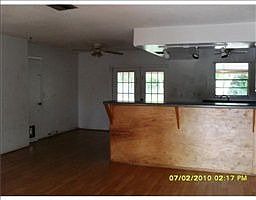 5th image of 441 NE Camelot Dr