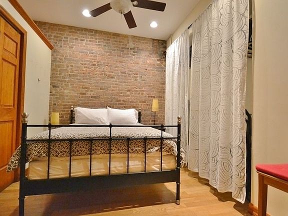 4th image of 339 W 71st St #8R