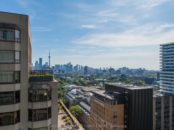 200 Cumberland St #2703, Toronto, ON M5R 0B7