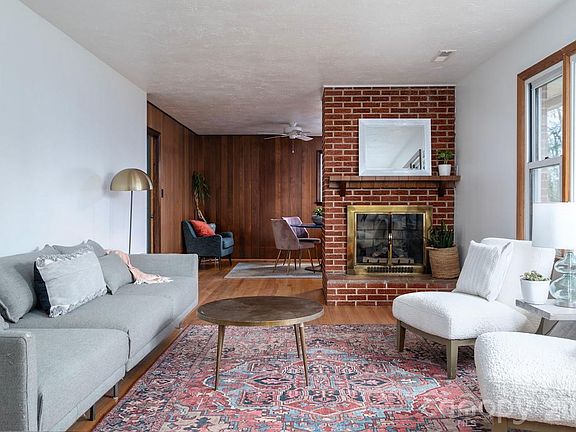 3rd image of 19 Wentworth Ave