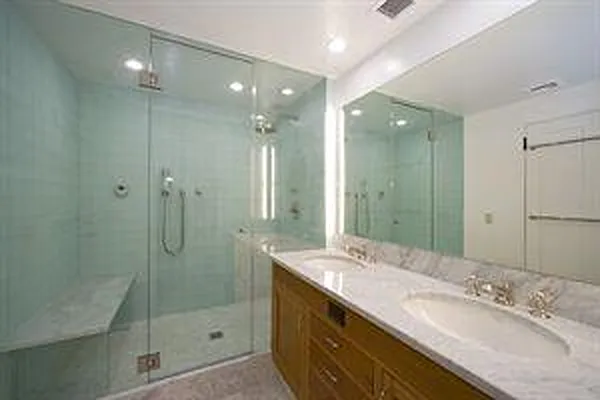 Rented by Douglas Elliman | media 27