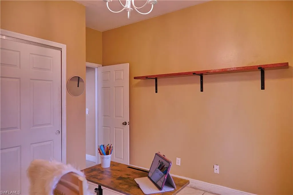 3 bed, 2.0 bath, 1606 sqft, $2,050 — Photo 4