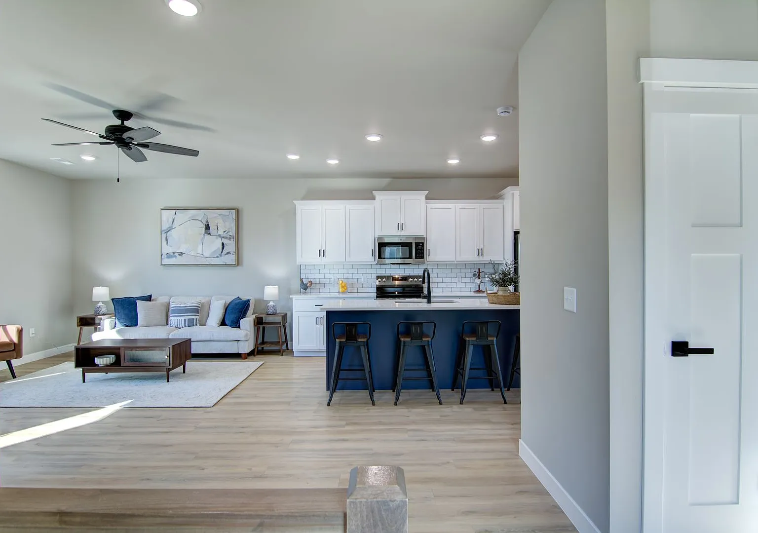 Brand New Luxury Townhomes: 3BR, 2.5Bath Altoona WI — Photo 2