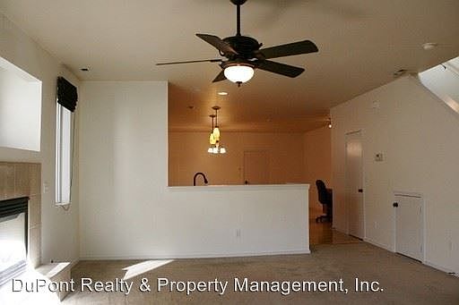 3rd image of 4216 Edgewater Blvd NE