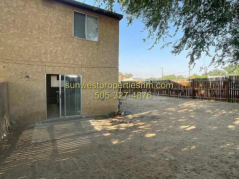 1631 Farmington Ave #4 — Photo 1