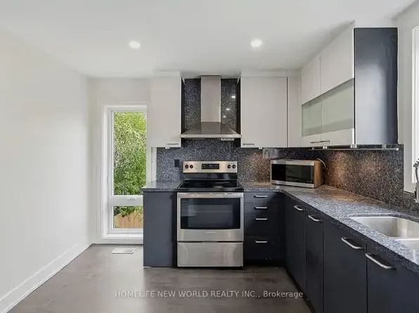 1842 Dundas St E #2, Toronto, ON M4L 1M5