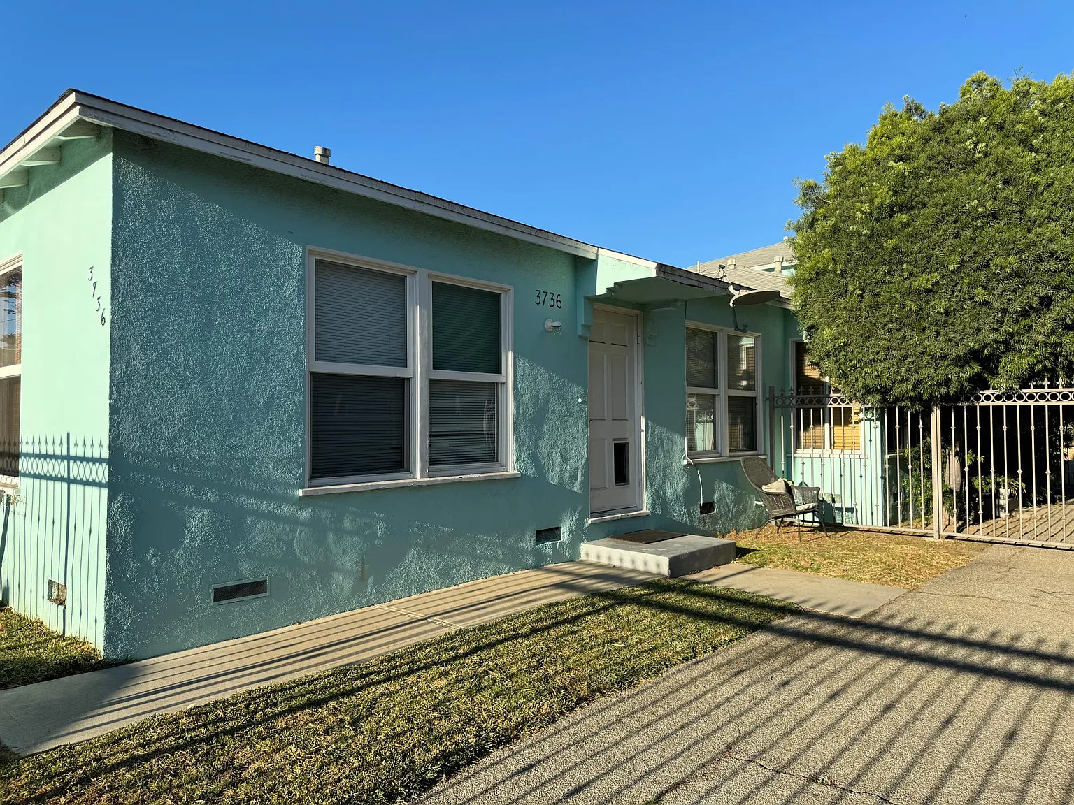3736 S Bentley Ave — Photo 3