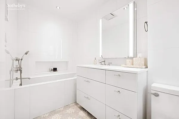 Sold by Sotheby's International Realty | media 25