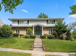2 June Ct, River Edge, NJ 07661