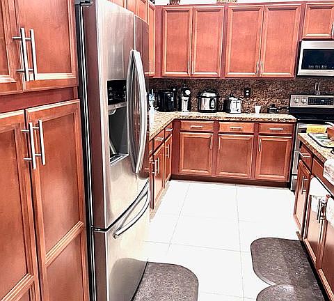 5th image of 14445 SW 20th St