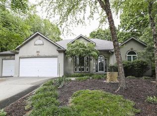 5311 NW Bluff Way, Parkville, MO 64152