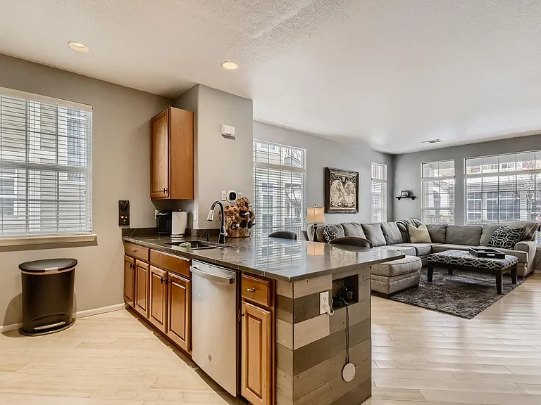 8377 Stonybridge Cir — Photo 10