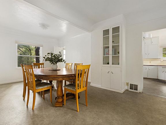 4th image of 10984 Ridge Rd