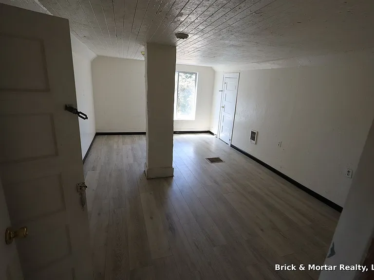 292 NE Alder St — Photo 13