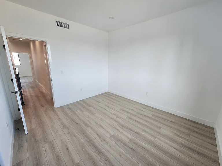 6061 Fulton Ave #4 — Photo 12