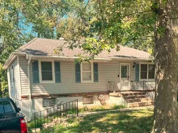 1313 NW Kingston Rd, Blue Springs, MO 64015