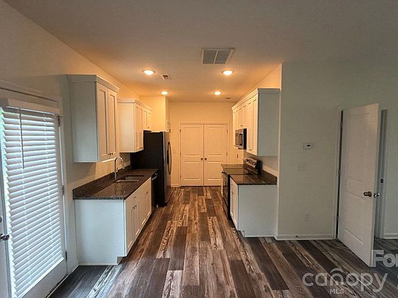 5th image of 804 Jost St
