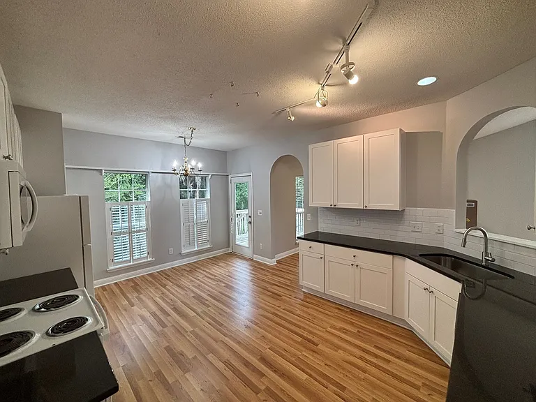 1715 Crystal Lake Dr — Photo 13