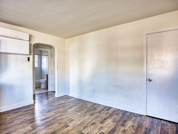 4th image of 1001 Little Bay Ave #A7