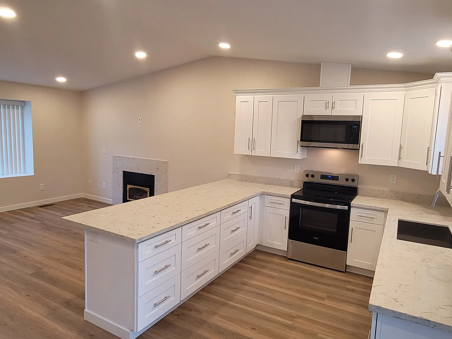 3 bed, 2.5 bath, 1420 sqft, $3,095 — Photo 4