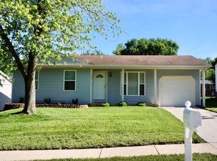 1247 Kings Trail Ln, Fenton, MO 63026