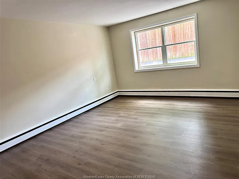 2035 University Ave W #102 — Photo 4