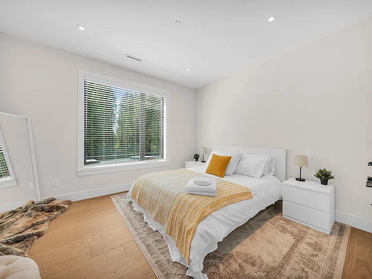 372 Moyne Dr — Photo 19
