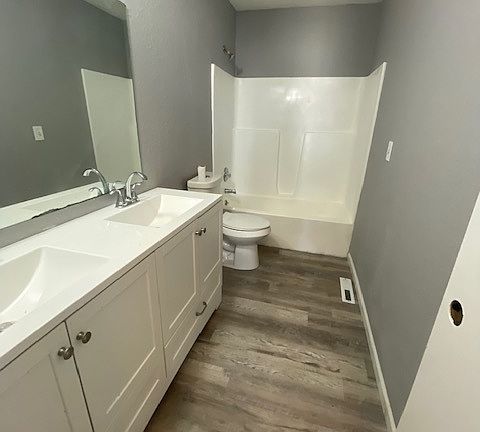 5th image of 18802 E Manor Dr