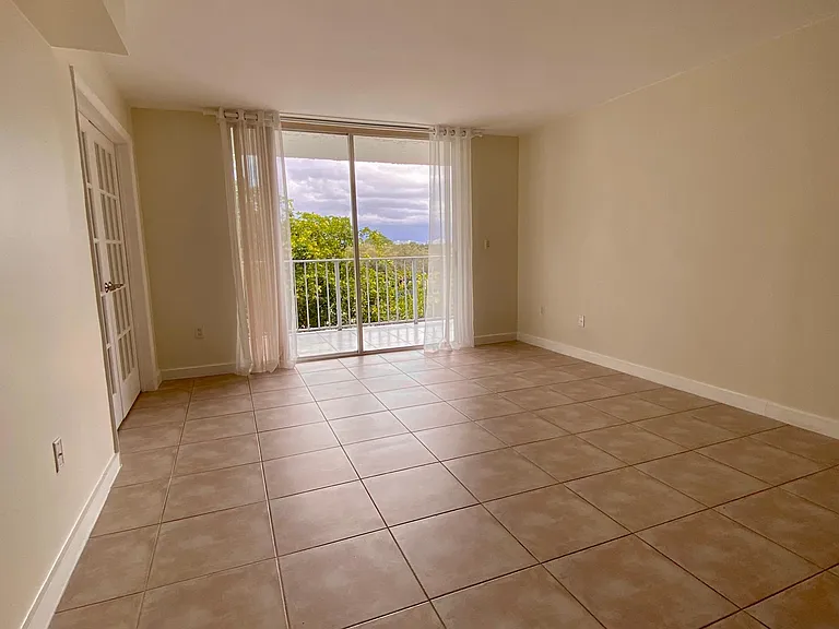 650 NE 64th St #G602 — Photo 7