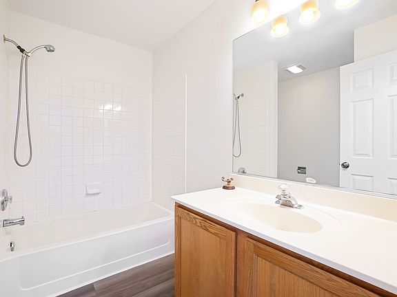 3rd image of 3013 Kentshire Cir