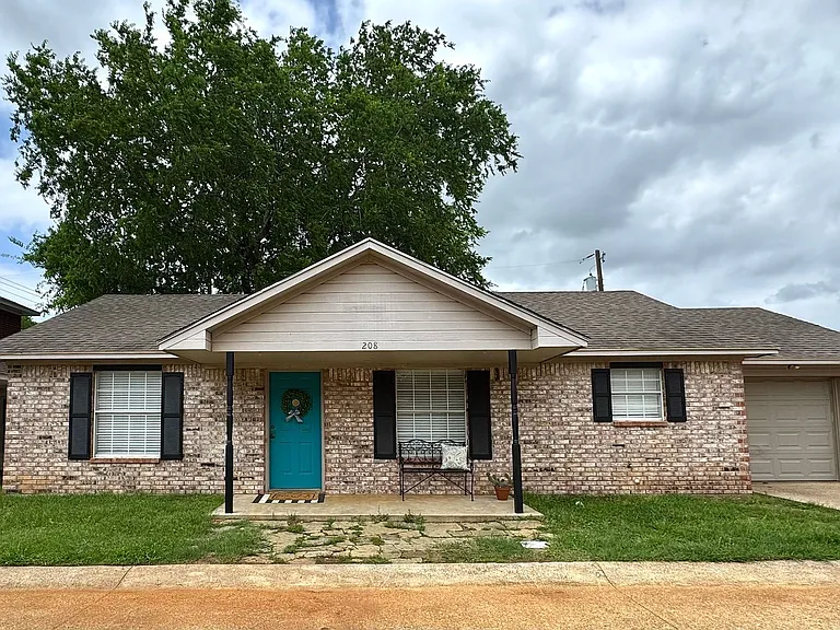 208 Summerset Ct — Photo 1
