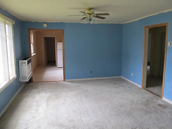 5th image of 202 S 2nd St W