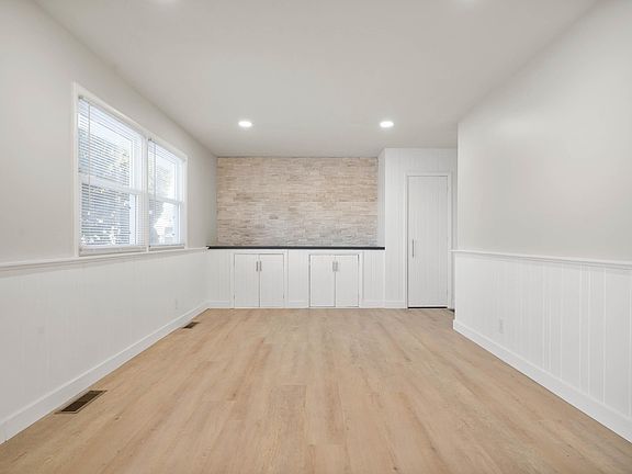 5th image of 2200 W Purdue Ave