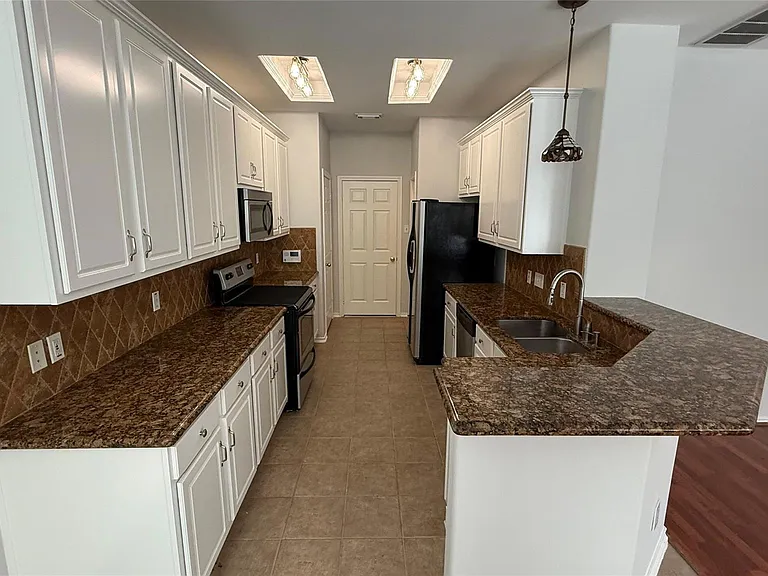 35 Ledgestone Pl — Photo 11