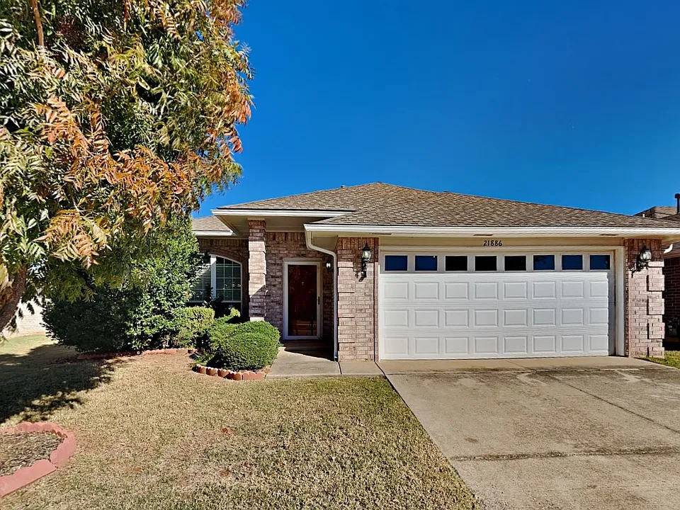 21886 Pioneer Cir