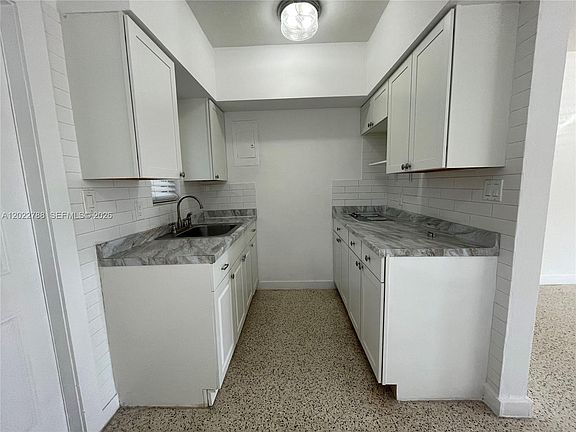 4th image of 940 SW 4th Ave APT 1
