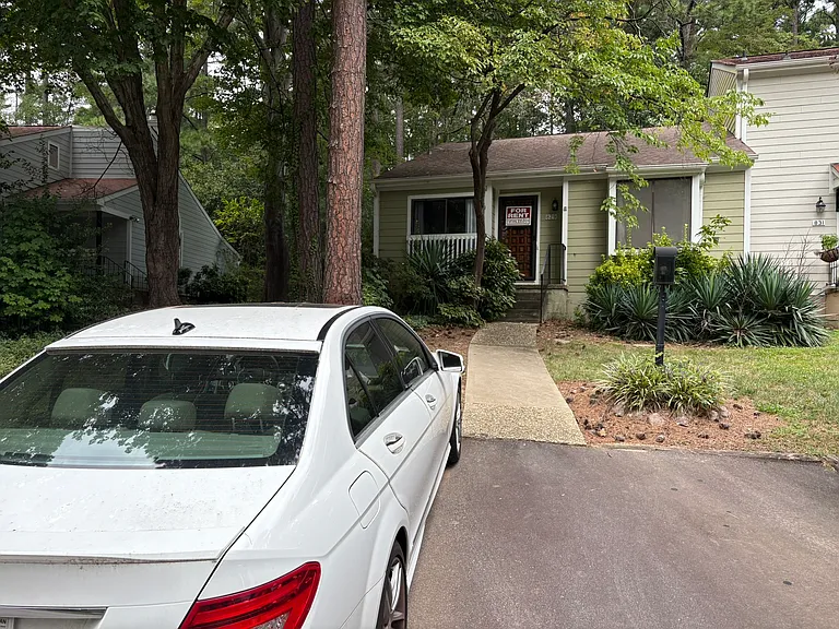 829 Green Ridge Dr — Photo 2