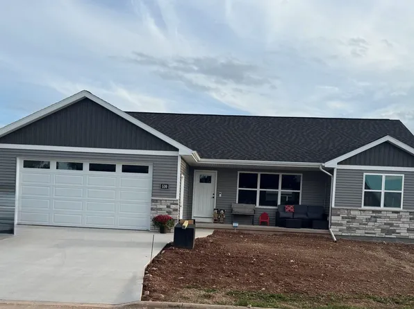 530 Cattail Ct, New London, WI 54961