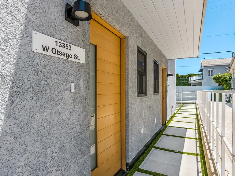 13351 W Otsego St — Photo 10