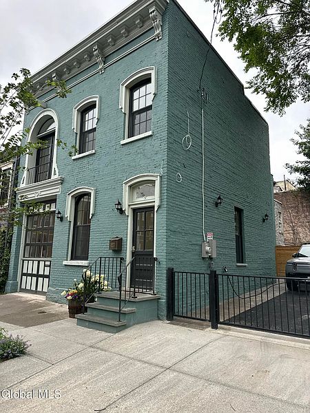 3rd image of 2 Spring Street