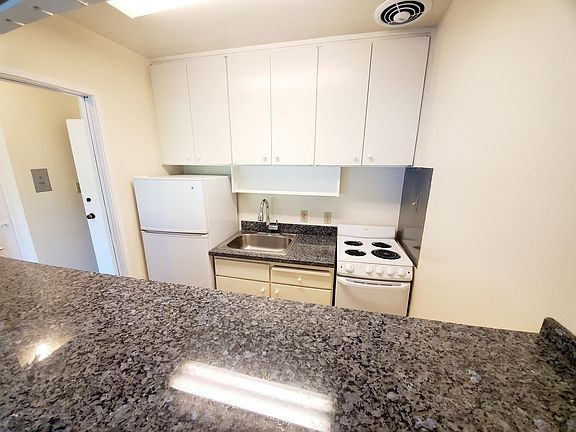 2nd image of 920 Peninsula Ave #206