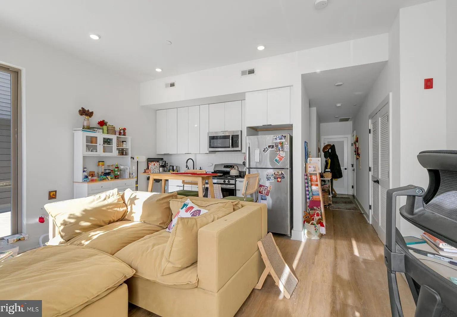 1 bed, 1.0 bath, $1,990 — Photo 4