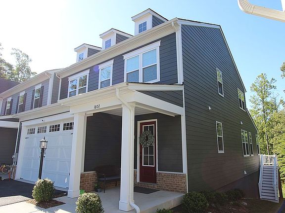 3rd image of 1802 Flora Ln