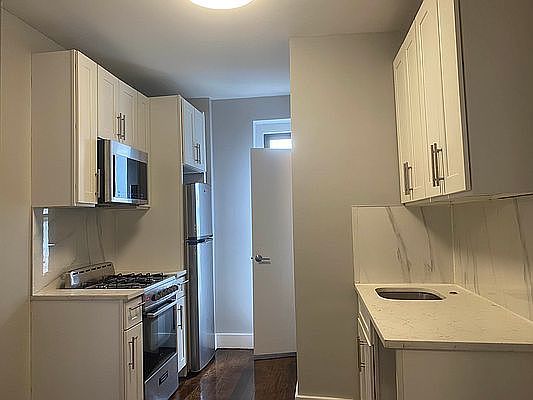 1st image of 411 E 118th St APT 20