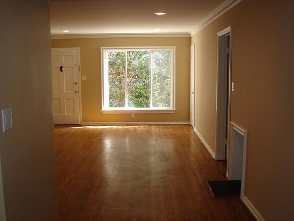 4th image of 13013 1/2 Moorpark St