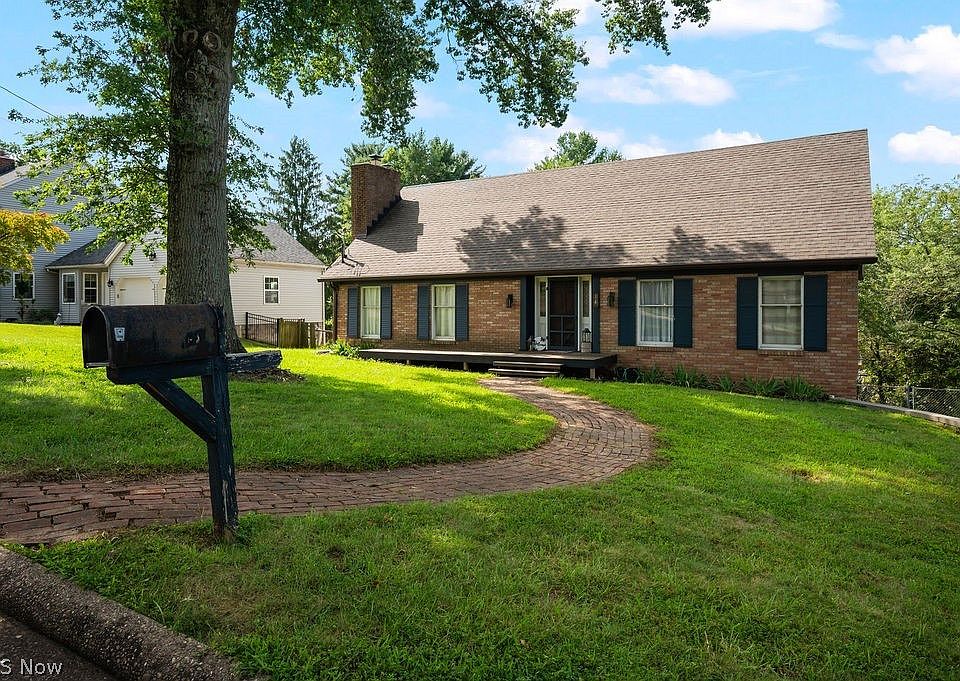 1st image of 14 Valley View Dr