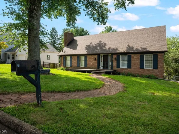14 Valley View Dr, Vienna, WV 26105