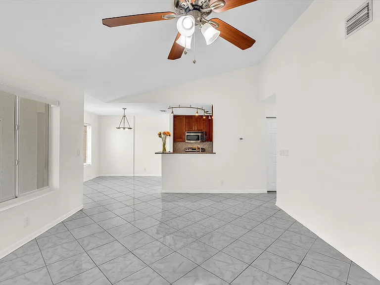 815 W Boynton Beach Blvd #16-205 — Photo 8