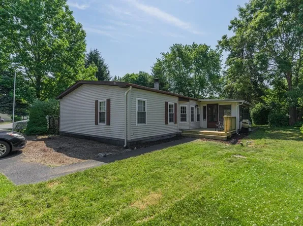 17 Lear Dr, Coventry, RI 02816